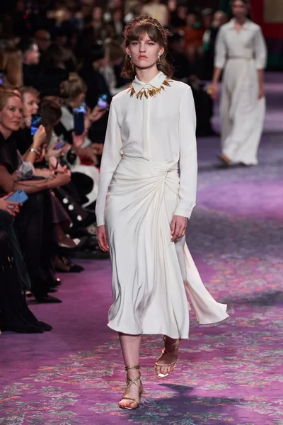 Look 19